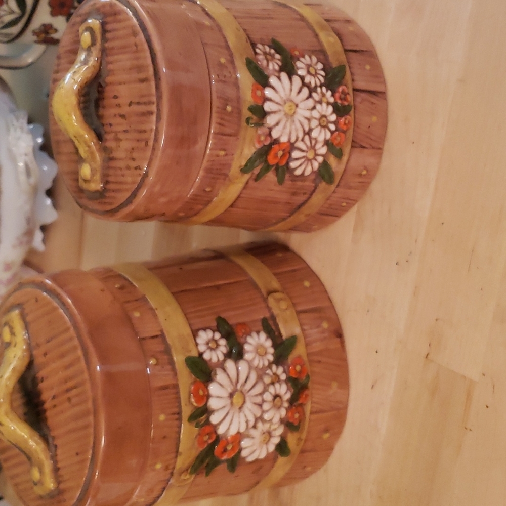 Ceramic 1977 canisters